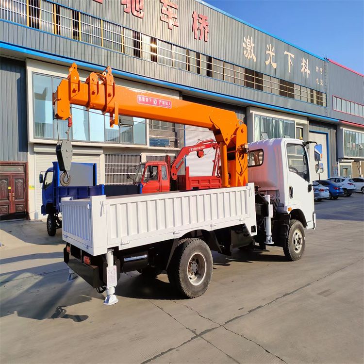 阜新市三轮随车吊定制 农用改装机自备吊中瑞长期出售